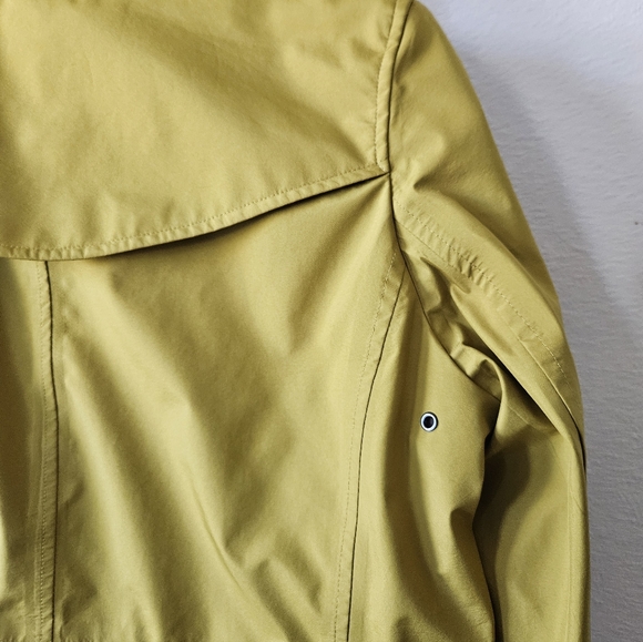 Burberry Mustard Gold Rain Jacket - Picture 14 of 16